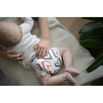 KOLORKY DAY Jednorazové EKO plienky srdce L (8-13 kg) 19 kusov (Plienky 4 (7 - 18 kg)) - Ekologické - obrázok 4/4
