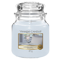 YANKEE CANDLE Classic Vonná svíčka střední A Calm & Quiet Place 411 g